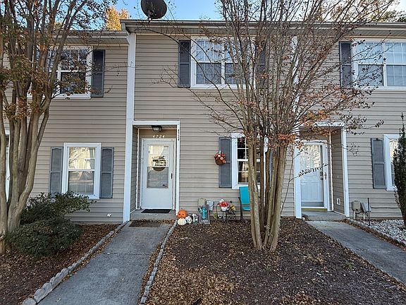 3rd image of 4724 Brookwood Dr