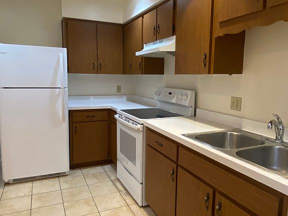 2nd image of 810 Sumner St