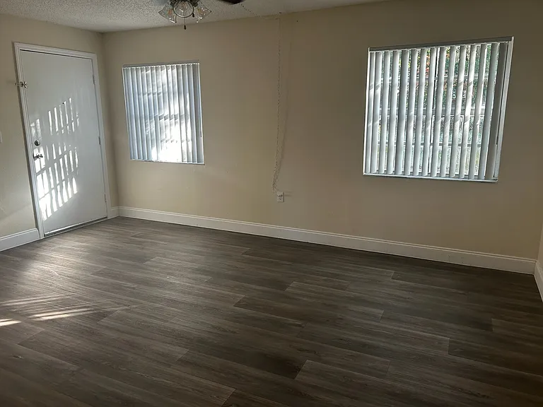 La Aloma Apartments — Photo 31