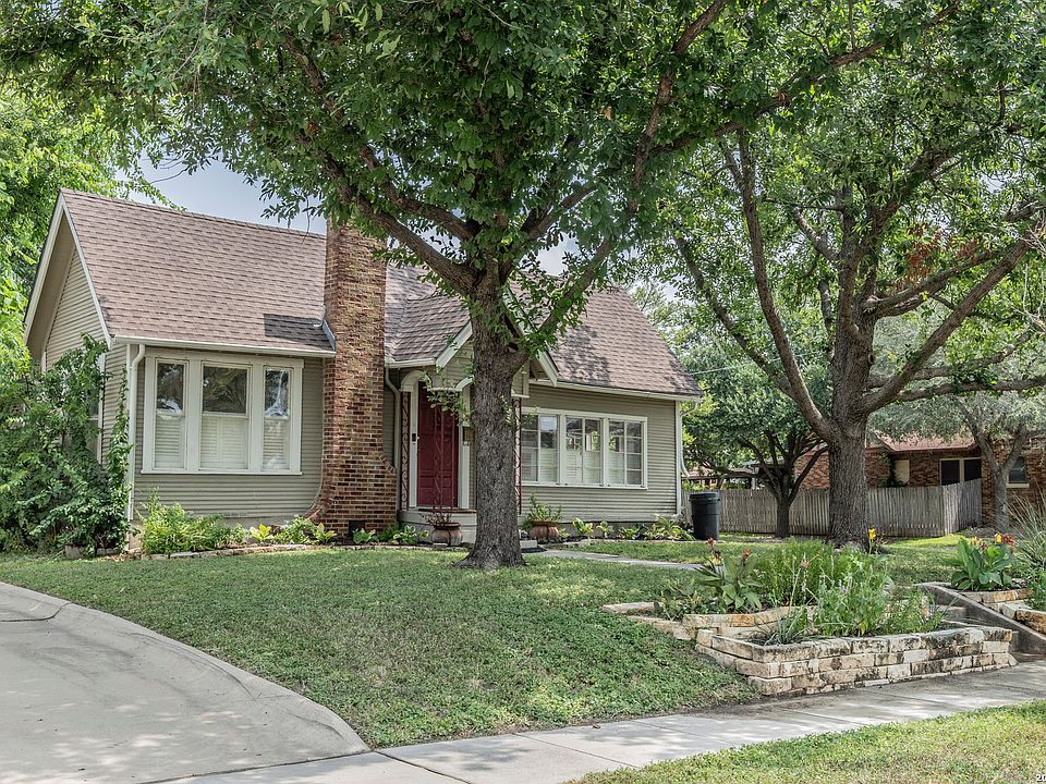 1st image of 301 FURR DR