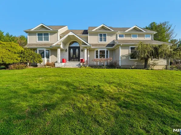 17 Riverside Ln, Holmdel, NJ 07733