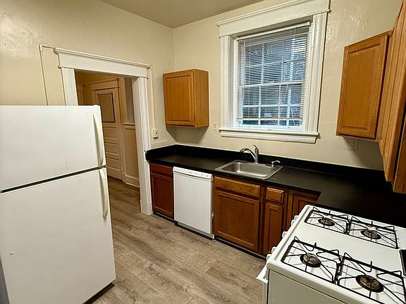 5th image of 2800 Monument Ave APT 4