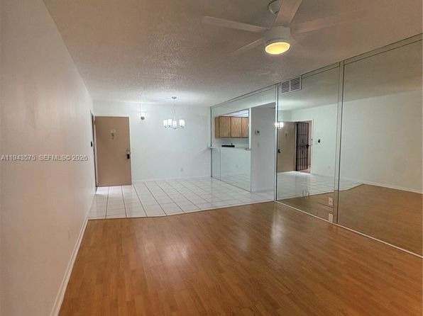 5981 Washington St APT 215