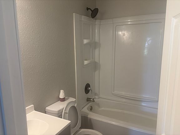 4th image of 900 Sorrells Dr
