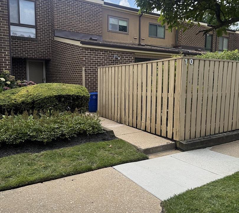 1st image of 10 Cobbler Ct #F