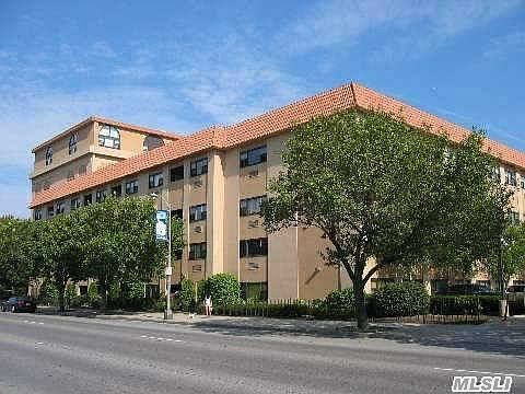 2nd image of 185 W Park Ave APT 206