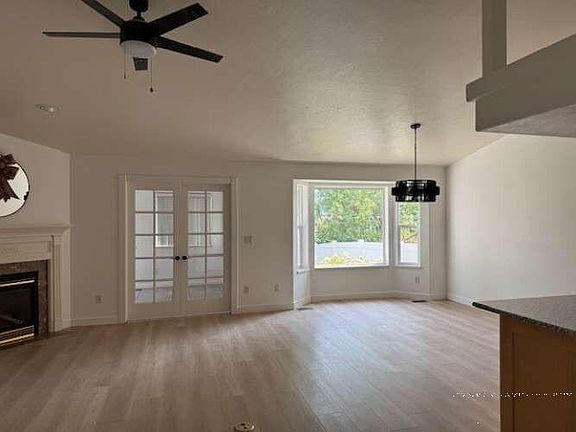 2nd image of 3826 E Silverwood Cir
