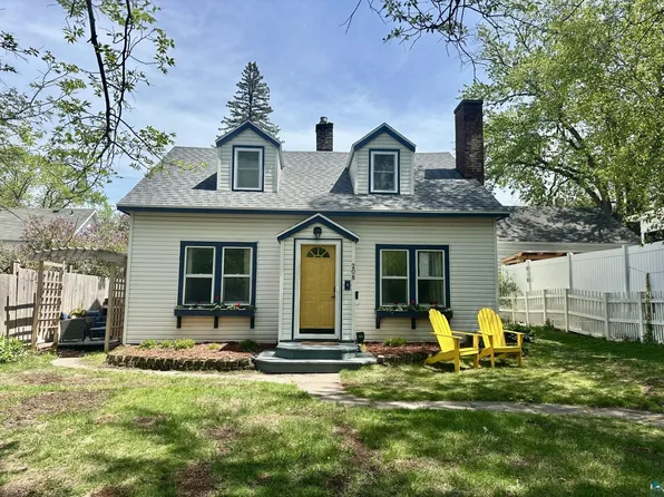 208 Chestnut St, Cloquet, MN 55720