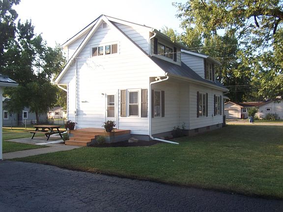 3rd image of 301 E Mill St