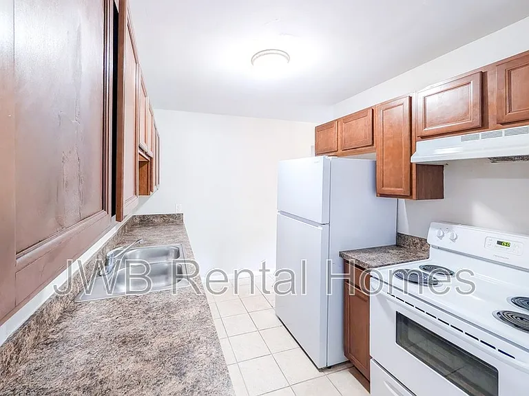 4523 Merrimac Ave — Photo 2