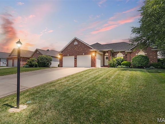 2nd image of 4625 Wisteria Dr