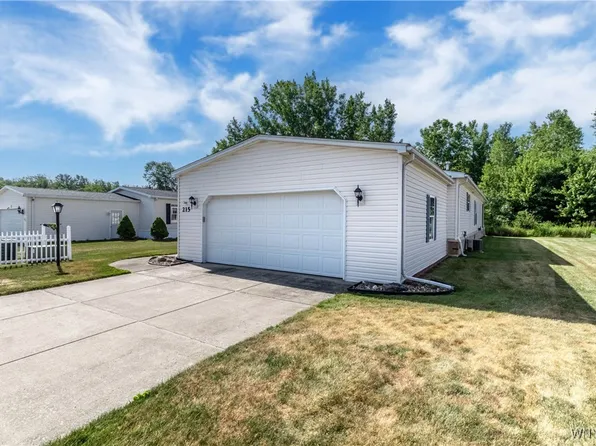 215 Golden Pond Est, Akron, NY 14001