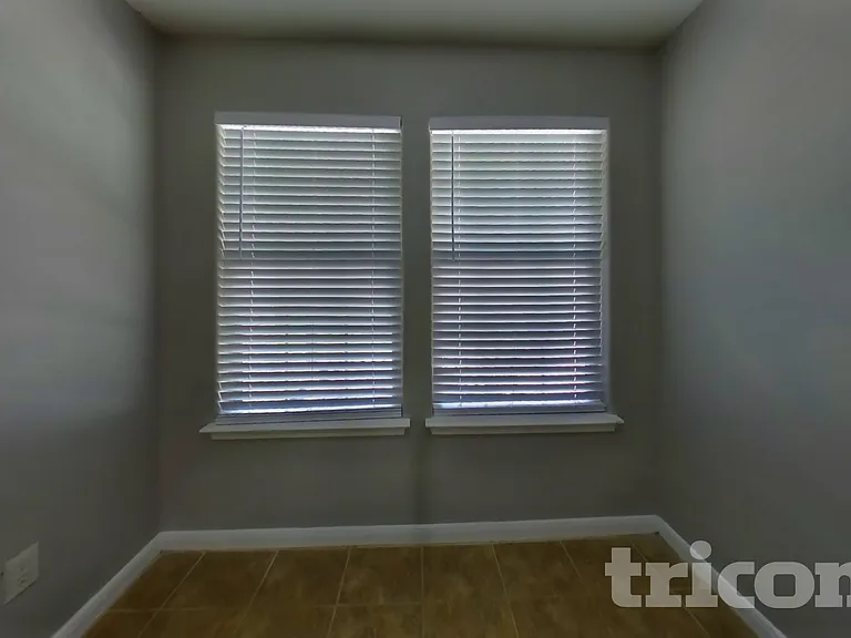 10951 Royal Forest Dr — Photo 5