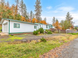 100 Firehouse Ln, Shady cove, OR 97539