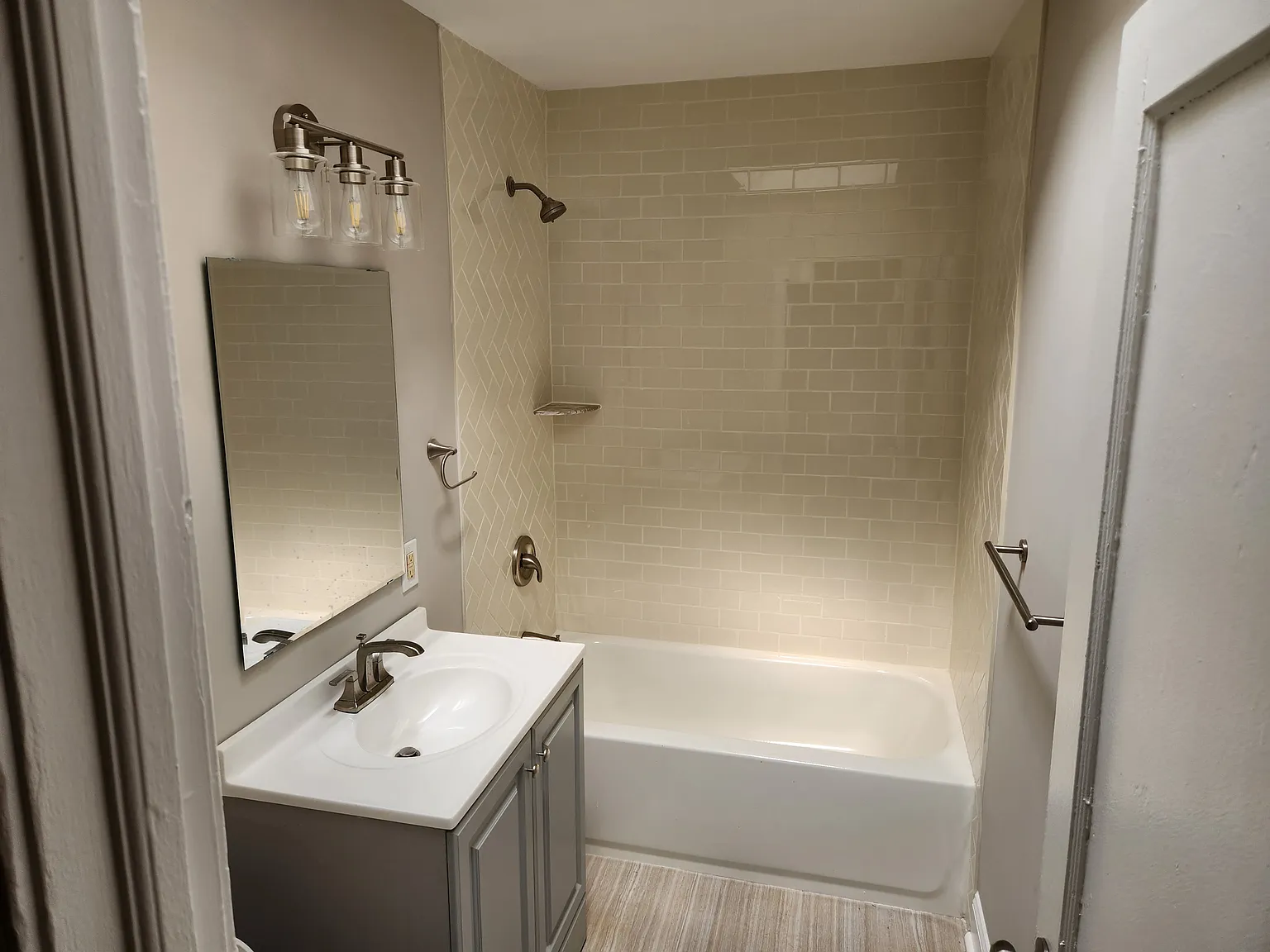 3 bed, 1105 sqft, $1,685 — Photo 3