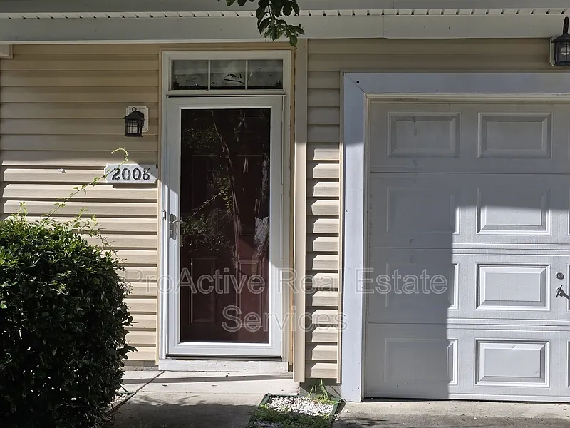 3 bed, 2.5 bath, 1611 sqft, $2,500 — Photo 3