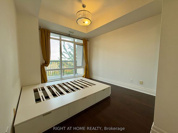 4th image of 131 Upper Duke Cres #310