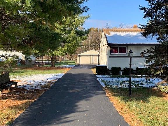 2nd image of 3163 Hickorynut Dr