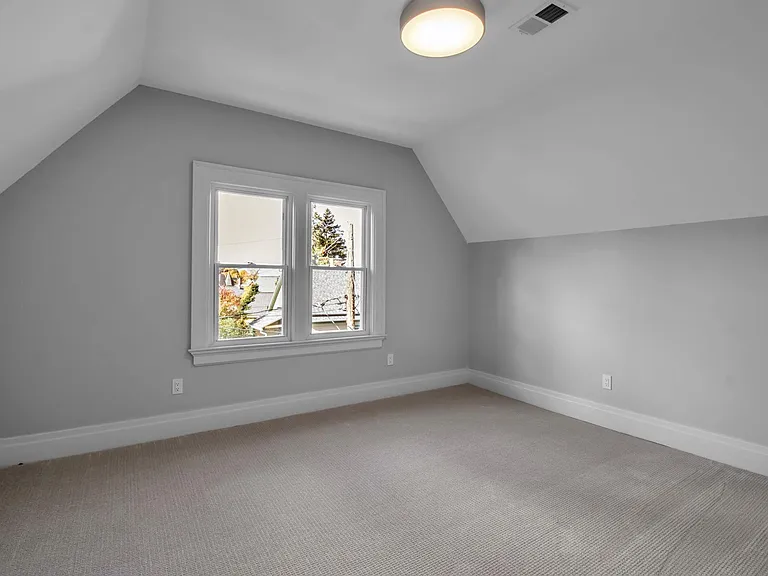 100 Richmond Ave #UPPER — Photo 38