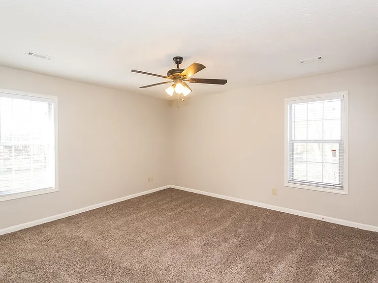 470 Rosehill Dr — Photo 9