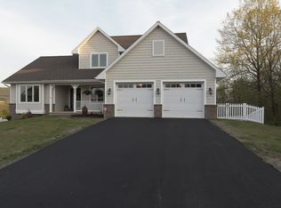 104 Tudy Ln, Olyphant, PA 18447