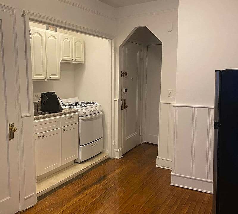 1st image of 213 W 18th St APT 3D