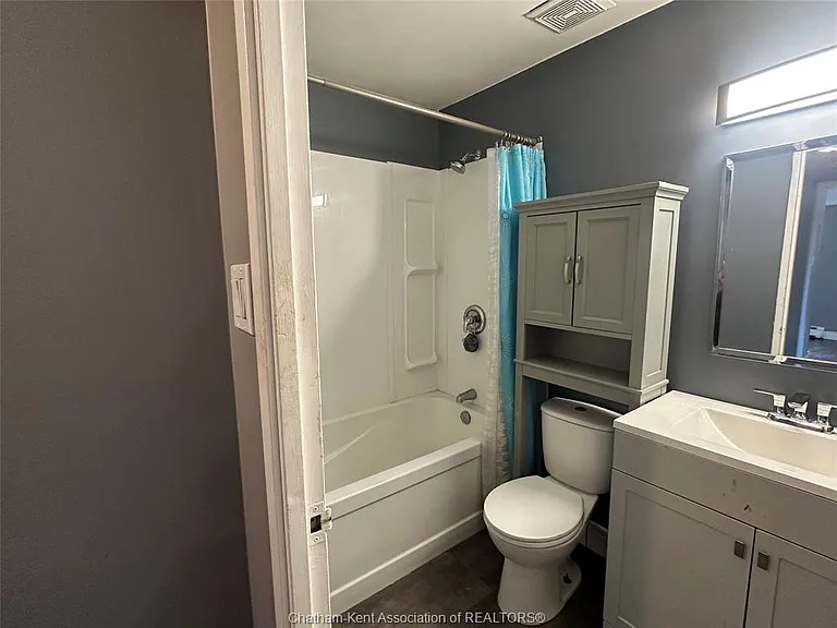 276 Merritt Ave — Photo 9