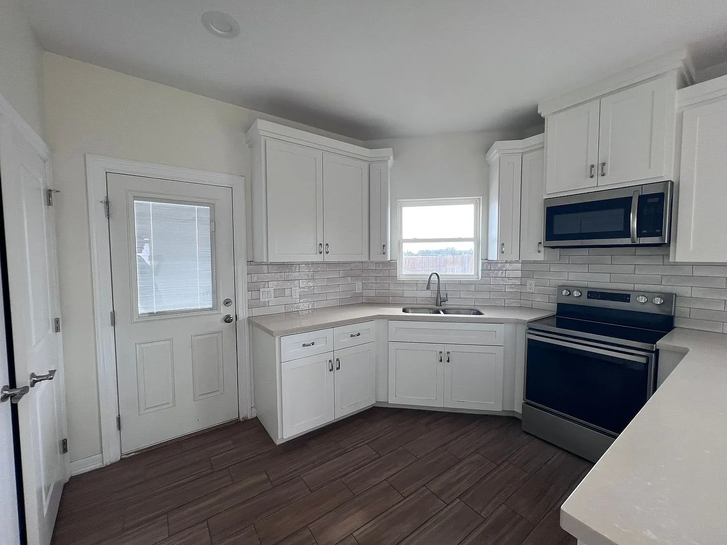 Super Low Priced - 2bed/2bath Apartment In Edinburg. Don't Miss Out! — Photo 4