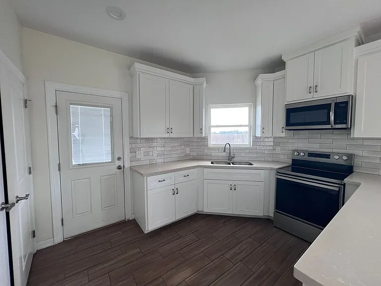 1025 N Clarence Ave #A — Photo 4