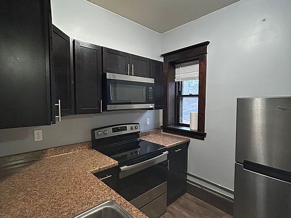 3rd image of 429 W Park St #204