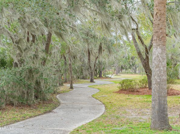 18 Bostick Cir, Beaufort, SC 29902