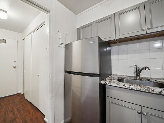 4th image of 1221 N Clarkson St APT M