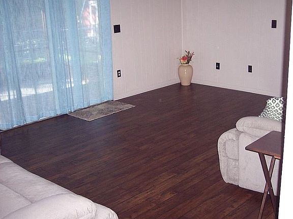 4th image of 7141 Hanson Dr N