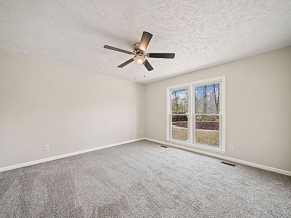 3rd image of 6378 Hawfield Dr