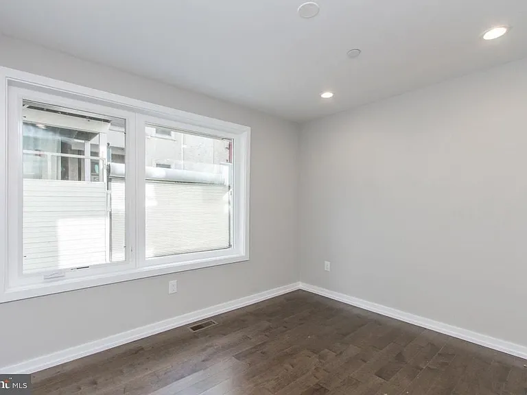 720 S Sartain St #1 — Photo 8