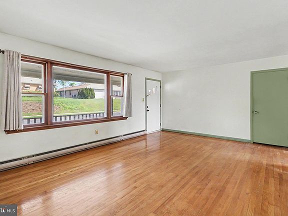 5th image of 542 W Areba Ave