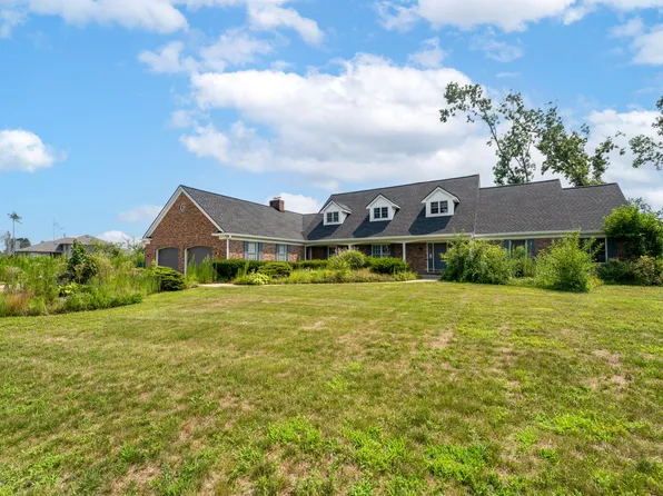 5217 Green Pine Ln, Kalamazoo, MI 49009