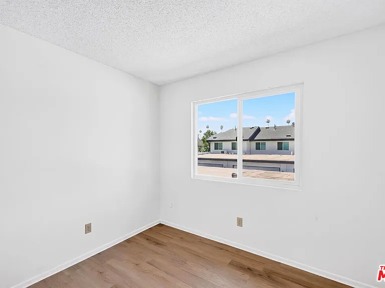 19221 Sherman Way #40 — Photo 16