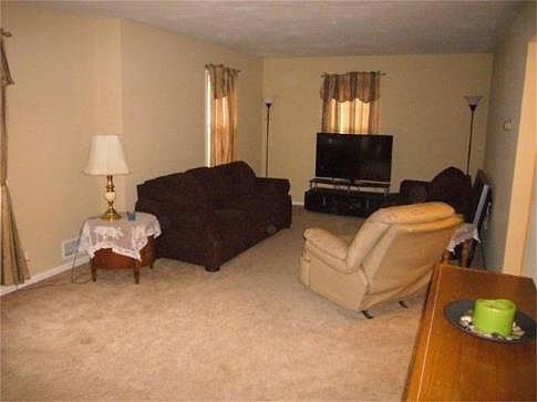 5th image of 637 Skillman Ave W