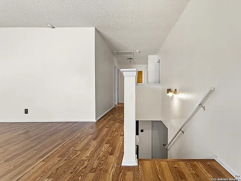 9806 Kelton Dr — Photo 15