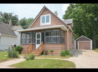 907 4th Ave NW, Rochester, MN 55901