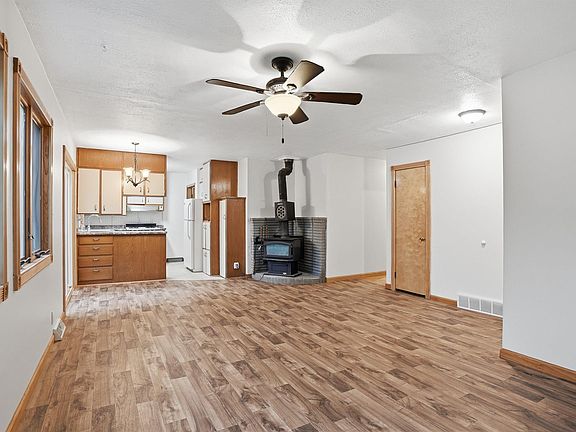 4th image of 1219 Western Ave