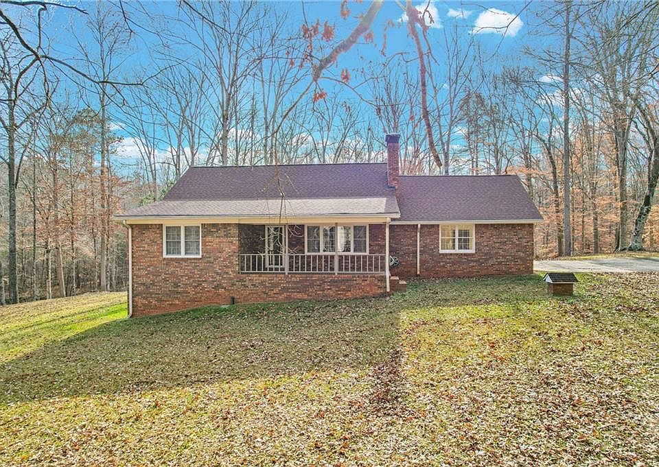 1st image of 7 Jo Beth Dr