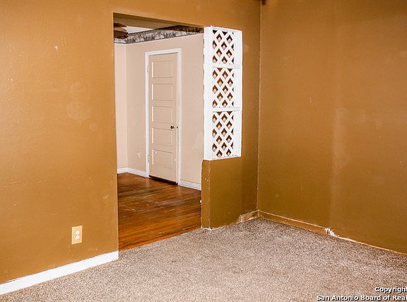 2nd image of 838 Harriman Pl