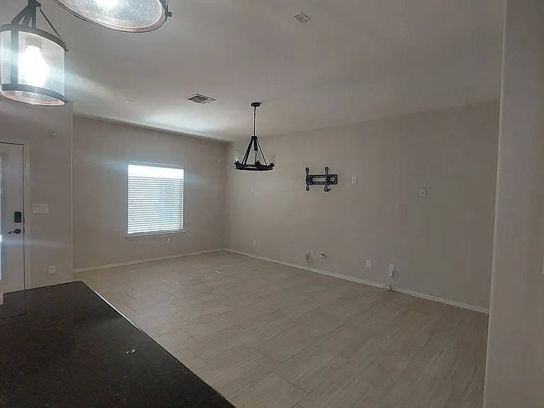 800 Caterick St — Photo 66