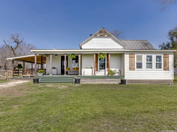 15357 Miller Rd, St Hedwig, TX 78152