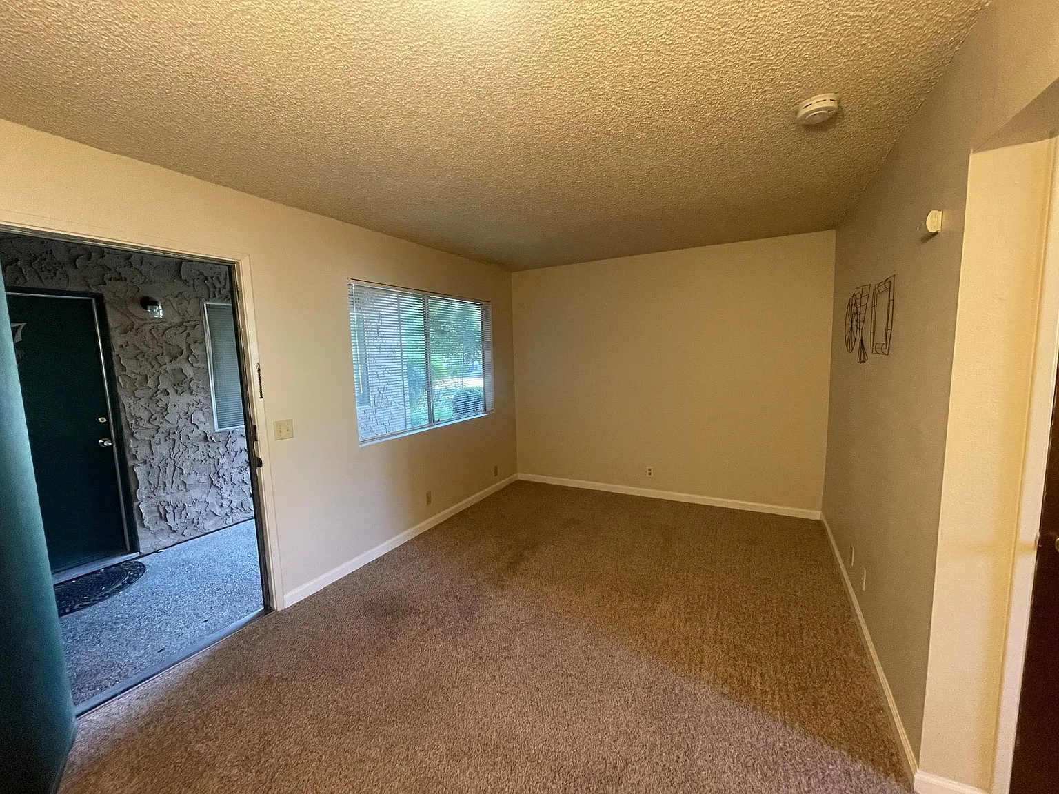 Warner Studios Apartments — Photo 2