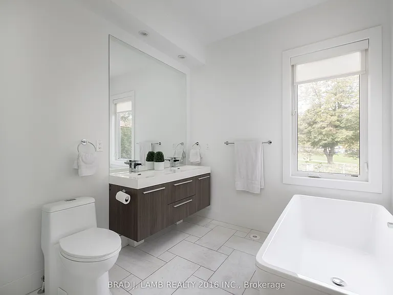 16 Egerton Ln N — Photo 8
