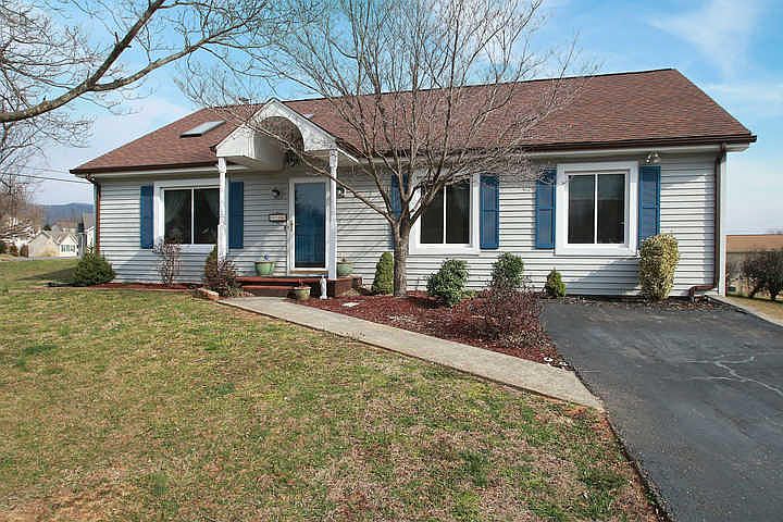 1st image of 3704 Cundiff Dr