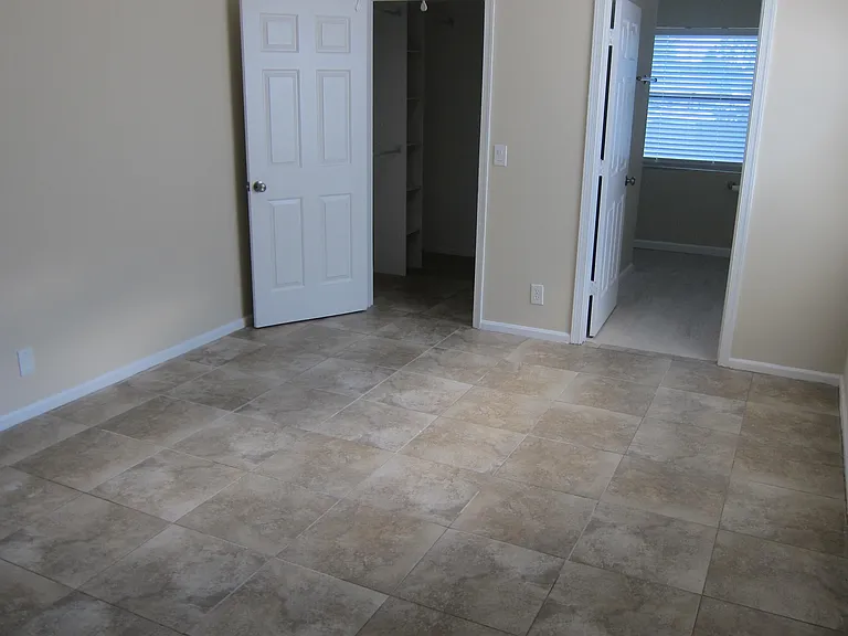 1517 Woodbridge Lakes Cir — Photo 15